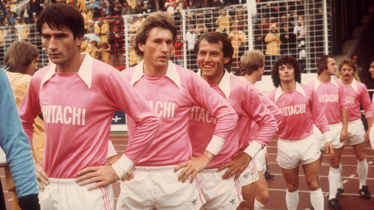 Đội tuyển chưa từng bị tụt hạng trong bộ trang phục màu hồng
